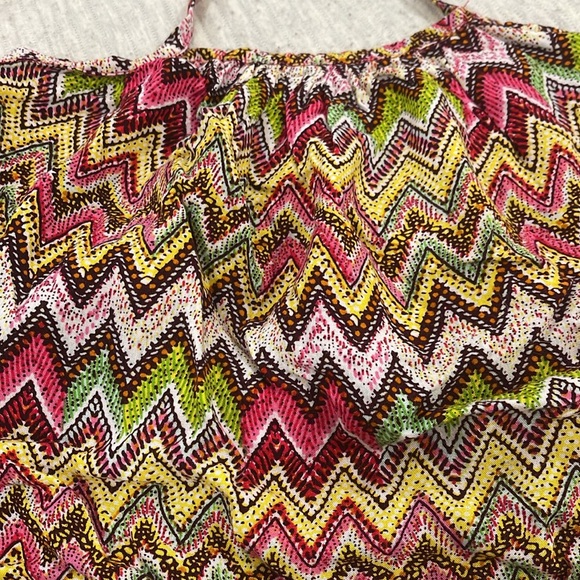 Ruffle Halter - Picture 2 of 2